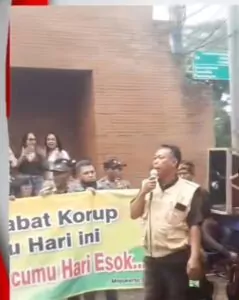 foto Dok : Salah satu Orator GEBRAK Mojokerto Agus Sniper